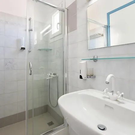 Apartment Fivos *
